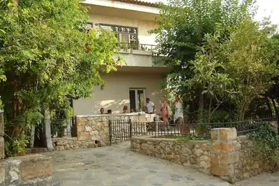 Image de Villa Minas, cinq chambres séparées (5 salles de bain) à 1 min à pied de la plage de Stoupa