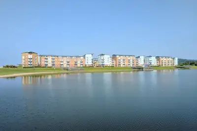 Image de Appartement côtier élégant (vue sur le lac)