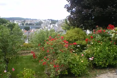 Image de Maison de caractère au calme dans grand jardin fleuri