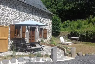 Image de Maison atypique, chaleureuse, tout confort, grand jardin, ping-pong, cinema. .