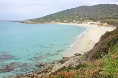 Image de T3, à 350 m de la Plage de Bodri, Vue Mer, sur grand Parc paysager et clos.