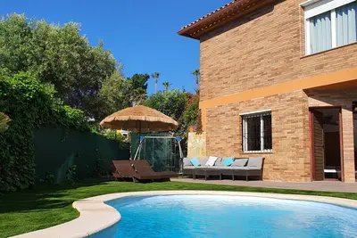 Image de Villa Vivalavida maison de vacances. 1 km de la plage sur la Costa Brava. Wifi g