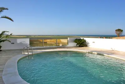 Image de Marina 2 - Penthouse Sea-Views - Private terrace. Swimming Pool. Air Cond+Heat