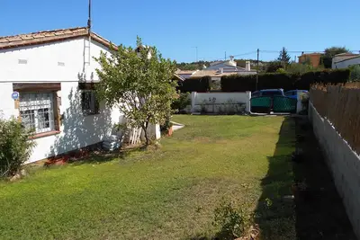 Jolie villa de plein pied située entre mer et fôret avec Wifi gratuit