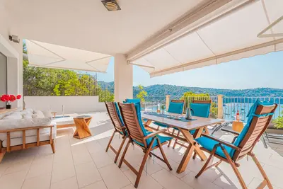 Image de Villa avec une vue de rĂŞve sur le port pittoresque, le coucher du soleil +la mer