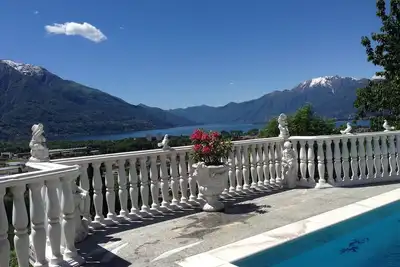 Image de Maison de vacances romantique avec vue fantastique sur lac Majeur et la piscine
