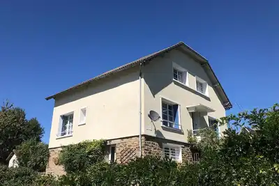 Image de Isolé bien équipée spacieuse Maison de Campagne avec piscine privée et clos Gar