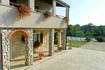 Image de Vocation Accueil Ana Dans Kringa Istra, 8 personnes, 3chambres, 2 salles de bains, avec piscine