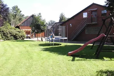 Image de Maison de campagne avec jardin i