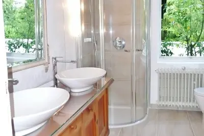 Image de Ameublement clair, beau et moderne. appartement calme de 3 pièces, Carpe. u. Garten