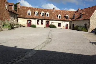 Image de Gite avec piscine au Domaine Du Vieux Chateau à Tingry sur la côte d'opale