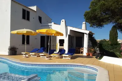 Image de Villa avec piscine dans la Quinta do Paraiso, à 800m de la plage \/ centre ville, WiFi gratuit