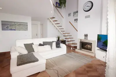 Image de appartement galerie exclusive avec vue sur terrain de golf \/ plage à proximité
