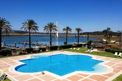 appartement vue panoramique sur la piscine, et la riviere arade Lagoa, Algarve