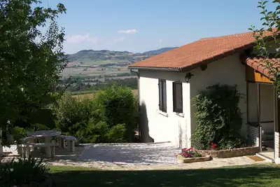 Image de Usson, village calme tranquille, à louer maison confortable, vue superbe.