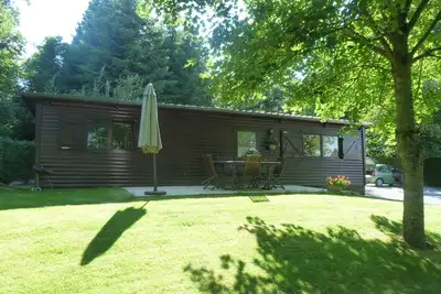 Image de Chalets  à la campagne sur un terrain boisé, animaux de compagnie acceptés