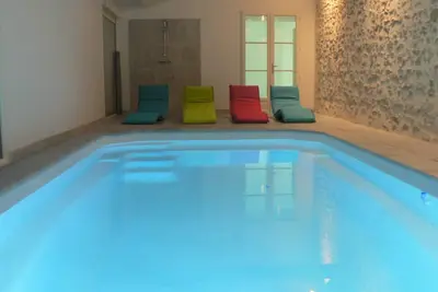 Image de Gîte avec Piscine intérieure et Spa extérieur - 15 à 20 pers - 15min Puy Du Fou