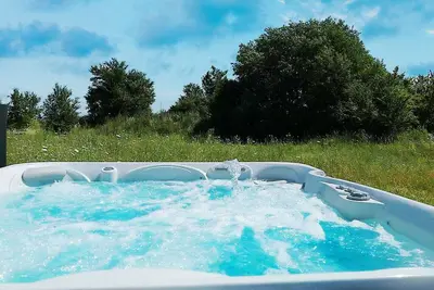 Image de Luxueuse maison de vacances avec bain à remous, dans un grand camp calme (près de la plage)