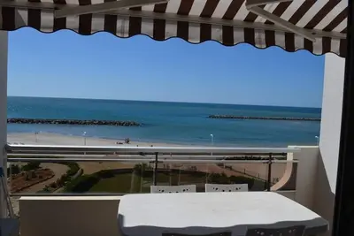 Image de Studio front de mer, proche plages, vue sur la mer, 4 personnes