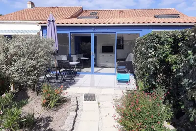 Image de Small house, 300 m from the beach, sleeps 7, swimming pool in the residence