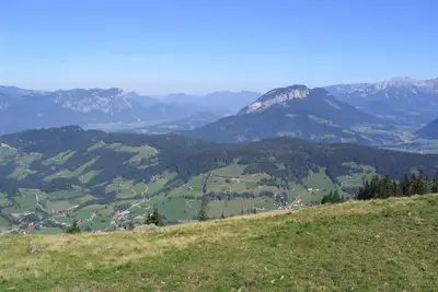 Refuge de montagne élégant avec une vue fantastique sur la vallée à 1500m d'altitude