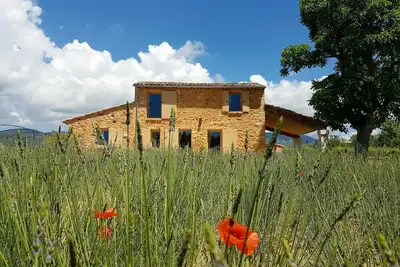 Image de Bastidon avec piscine chauffée et jardin privatif dans le Luberon