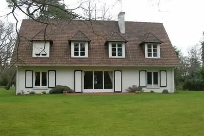 Image de Jolie villa en foret plein sud calme dans un vaste jardin