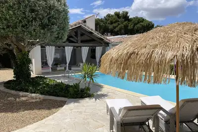 Image de Centre ville grande dépendance avec piscine et jardin