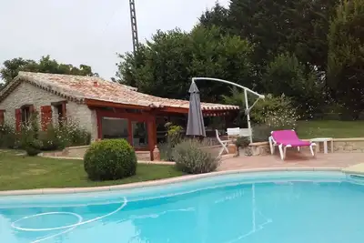 Image de Petite maison independante avec piscine