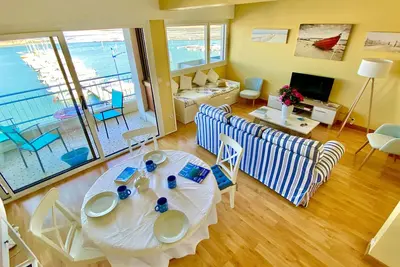 Image de Port de plaisance /appartement /vue mer / tout à pieds.