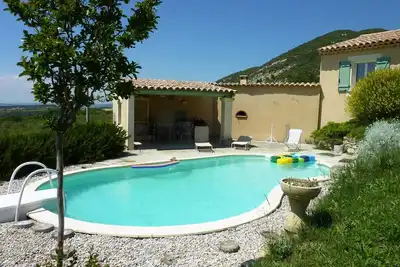 Image de Studio au coeur des vignes en Drôme Provencale avec piscine.