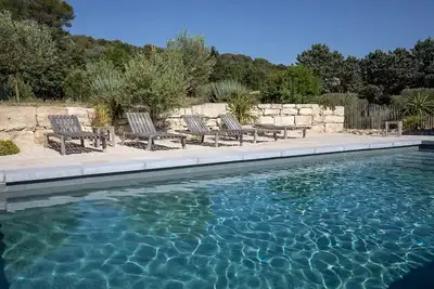 Image de Sous la glycine de Costebelle sur un terrain arboré de 7500m2 piscine privée
