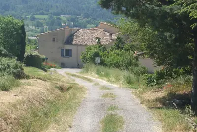 Image de Maison de hameau à Saint Saturnin-lès-Apt au coeur des vignes dans le Luberon