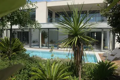 Image de Sete, villa classée 240 m2, à 50 mètres de la plage, 1ère ligne mer, piscine
