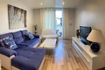 Image de T3, 60 m2, 3 mn à pied de la plage des sablettes, climatisation, calme, Wifi