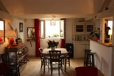 Image de appartement de charme immeuble 19ème dans centre ville historique.
