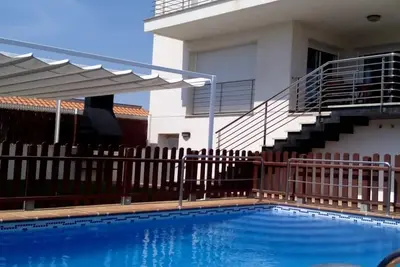 Image de Fantastique Maison\/Villa neuve pour les vacances avec piscine chauffée (30º)