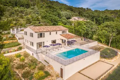 Image de magnfique villa neuve de 300 metres carres avec piscine chauffee