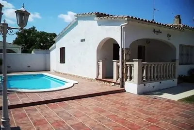 Maison pour 6 personnes avec piscine privée et jardin à 1 km de la plage
