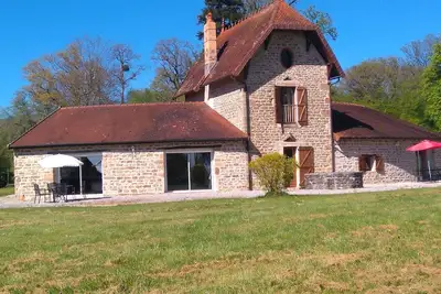 Image de Grande maison dans un parc château, piscine chauffée prox Beaune-Dijon-Autun