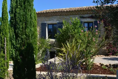 Image de Au coeur des Alpilles mas provençal et son  verger d'oliviers.