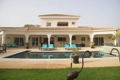 Image de Superbe villa moderne de haut standing magnifique piscine Ă Ngaparou