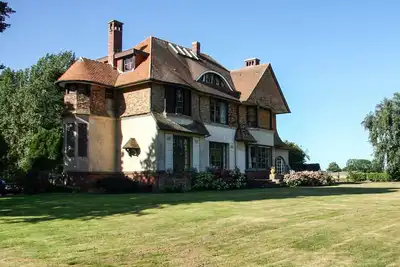 Image de Maison spacieuse et chaleureuse de 400 m², bien équipée et tout confort!
