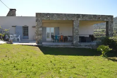 Image de maison dans la maquis Corse, très calme à 2km des commerces et de la plage
