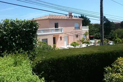 Image de Belle Villa lumineuse, à 5 mn à pied de la plage et du village.