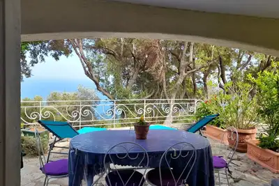 Image de Vues sur mer, 2 belles terrasses, charmant duplex dans villa, jardin paysagé