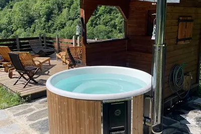 Image de Petit Gîte-Maison sur propriété de 5 ha, piscine, sauna, salle sport, chevaux, ân