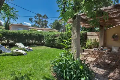 Image de Mini-villa \"Dracena\" au calme avec son joli jardin - 2 personnes