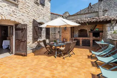 Image de MÉDIÉVALE Maison de caractère très bien restaurée dans Ruoms - zone piétonnière