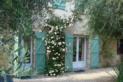 Image de Studio 2☆ calme en rez de jardin de villa -Le Rouret 06-Entre Nice et Grasse